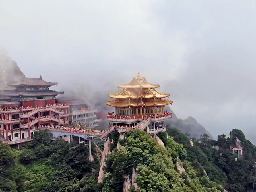 喜迎建黨100周年  觀祖國(guó)大好河山  康業(yè)商砼員工欒川行?？禈I(yè)商砼，不忘初心，勇登高峰，創(chuàng)輝煌！